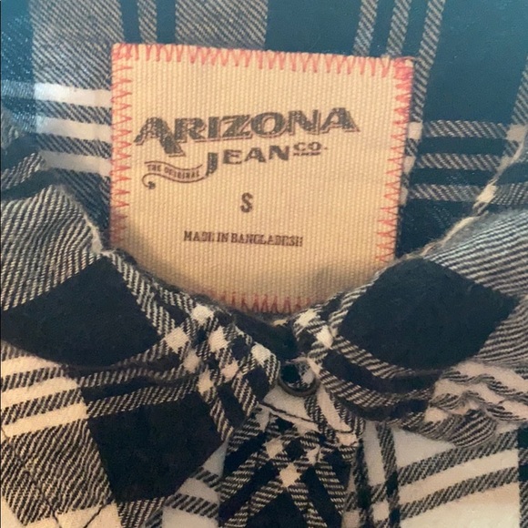 Button up - Picture 3 of 3